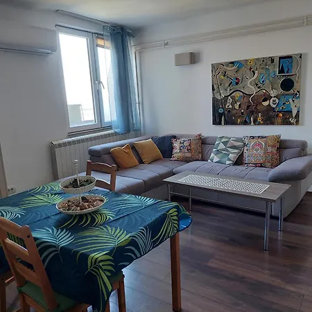 Апартаменты Charming And Stylish Centrally Located 50m2 *